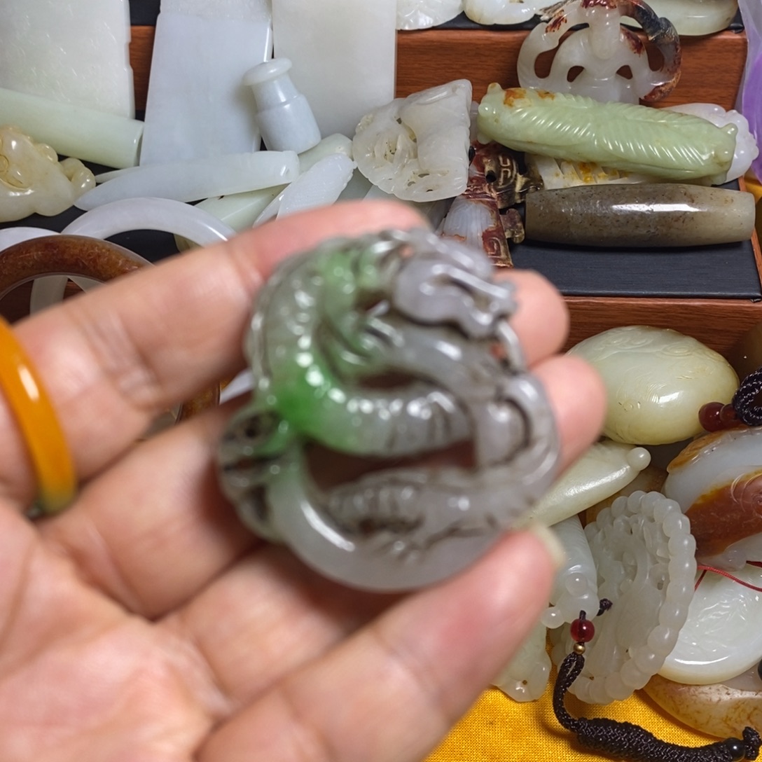 颈饰未镶嵌和田玉（糖玉）