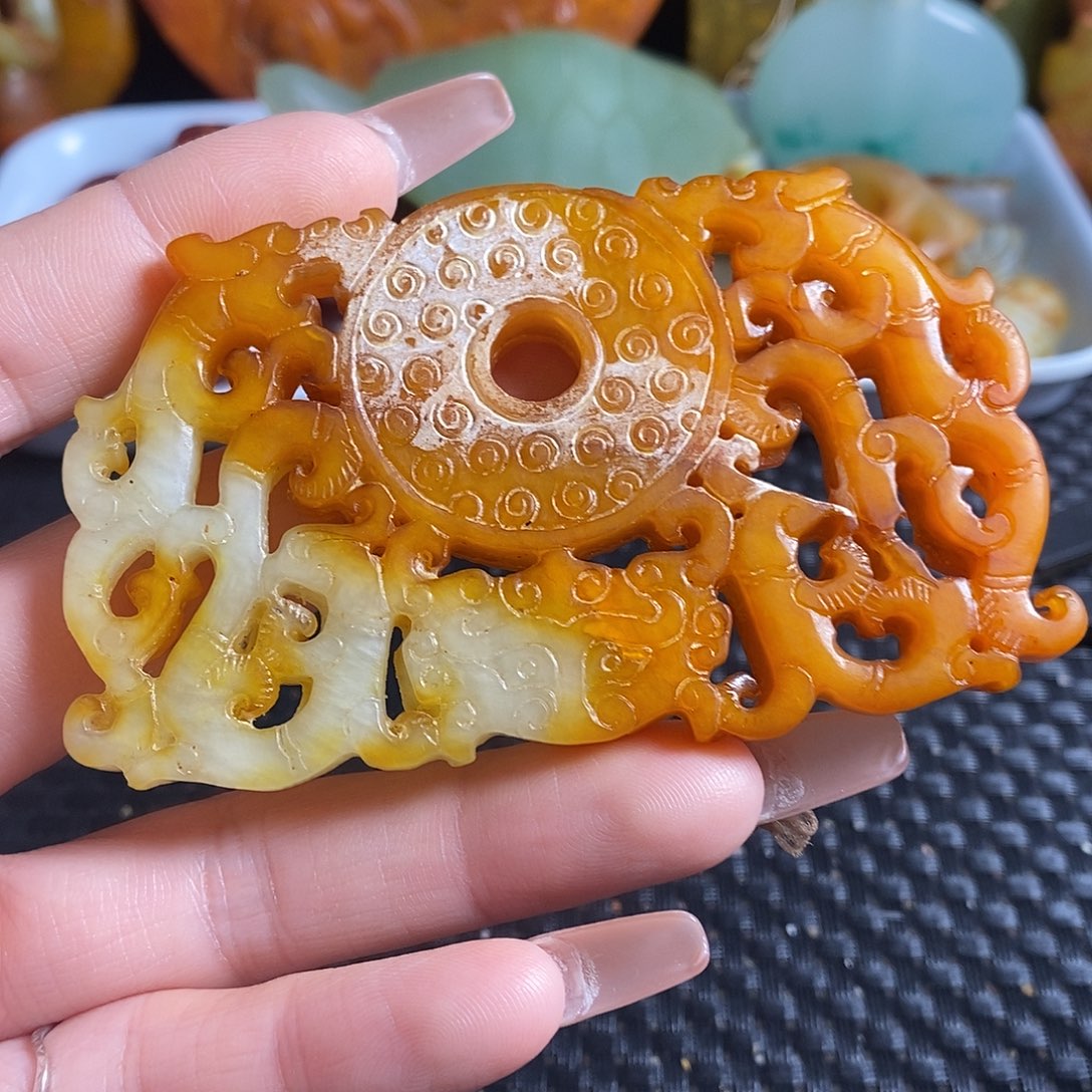 岫岩老玉（透闪石质玉）未镶嵌珠宝奇石