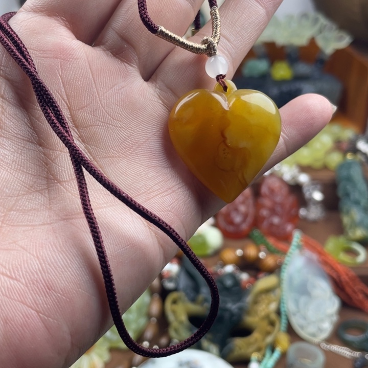 蛇纹石玉未镶嵌吊坠