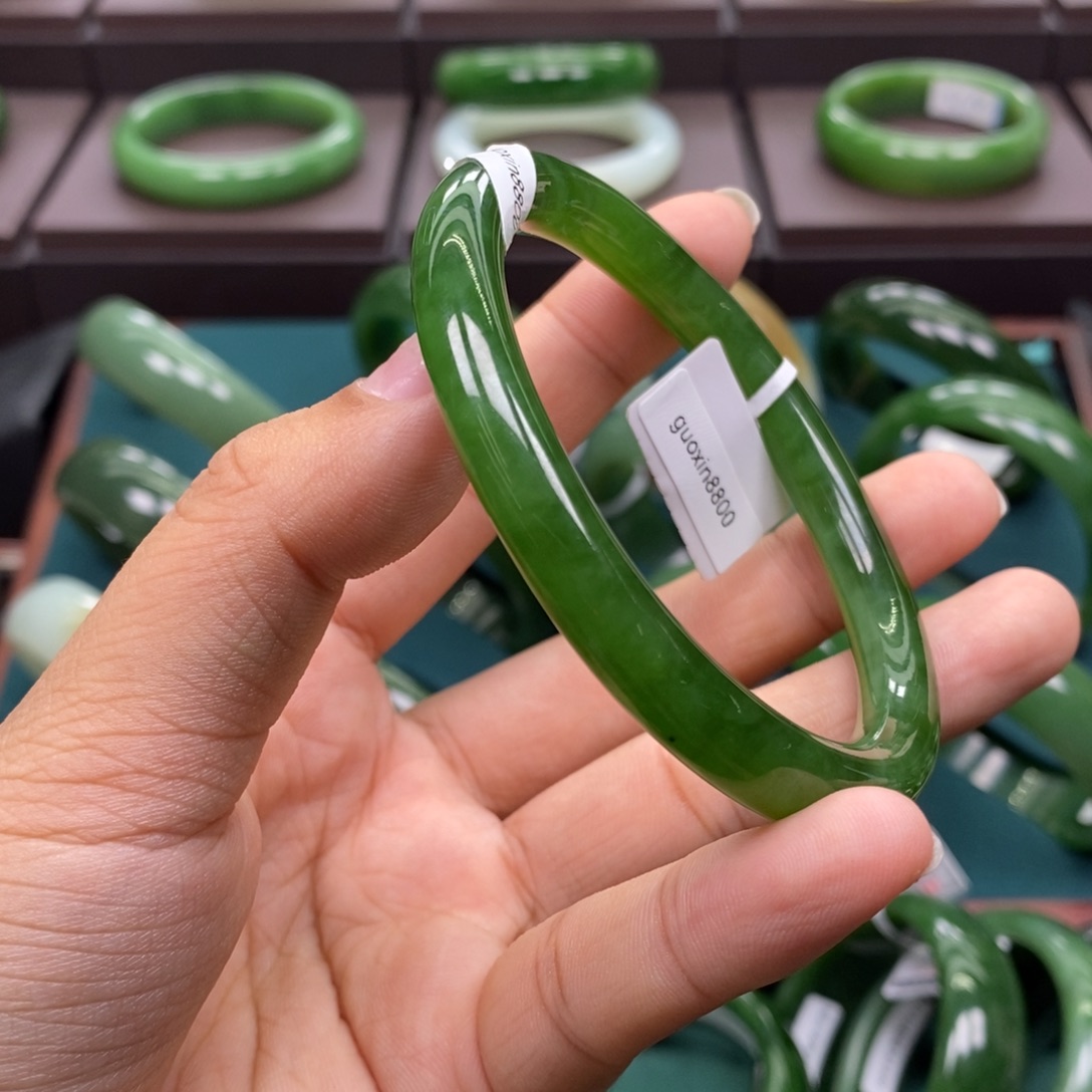 和田玉未镶嵌手镯