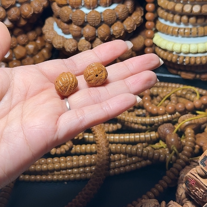 桃核手串两个小吞噬