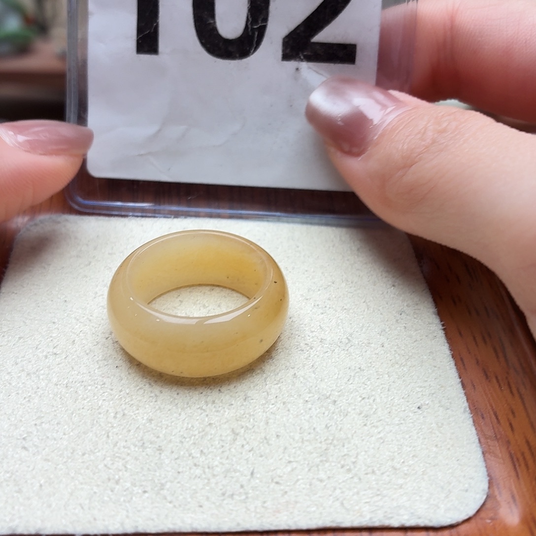 和田玉未镶嵌戒指