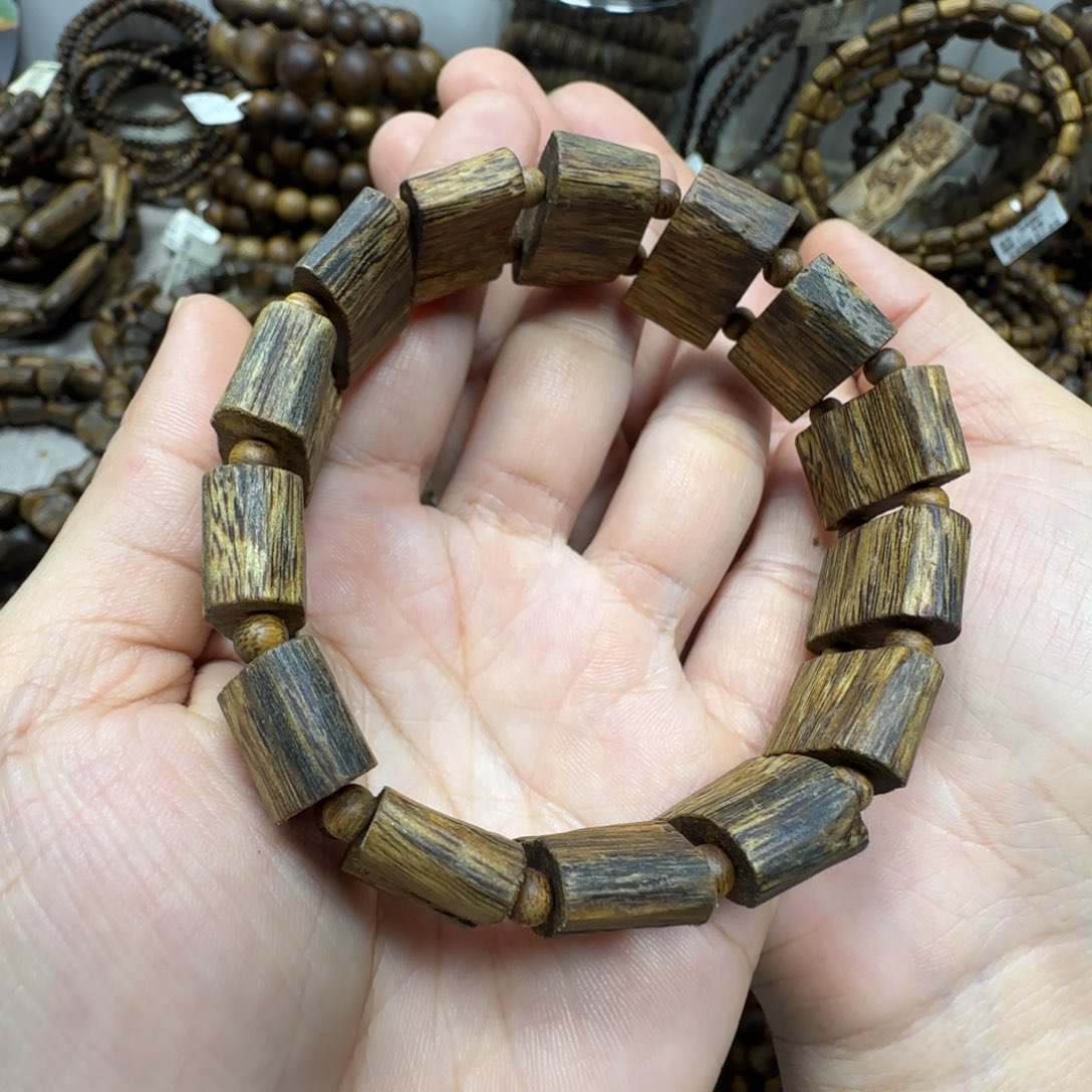 手串沉香乌身多样性发货一条卡20-18克