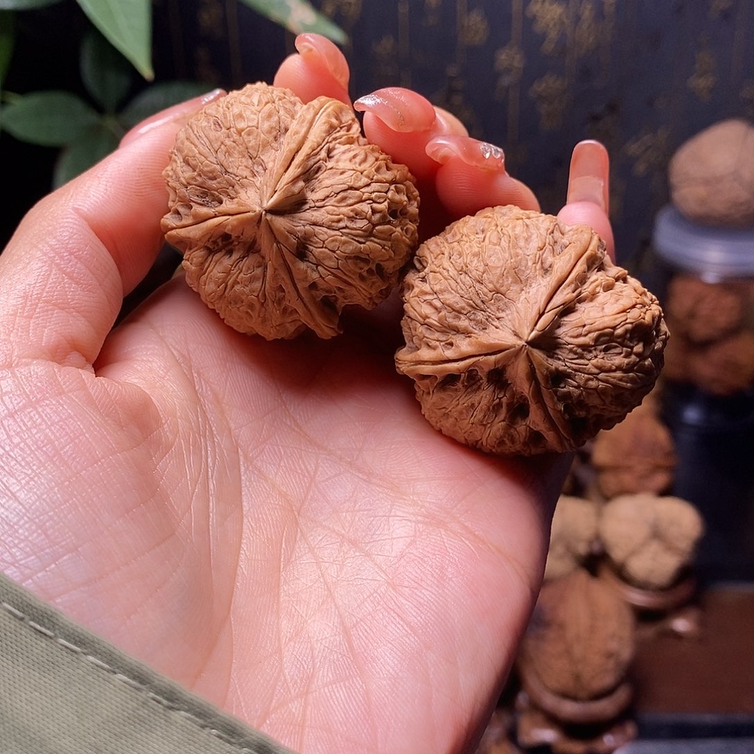 文玩核桃把件粗筋三棱