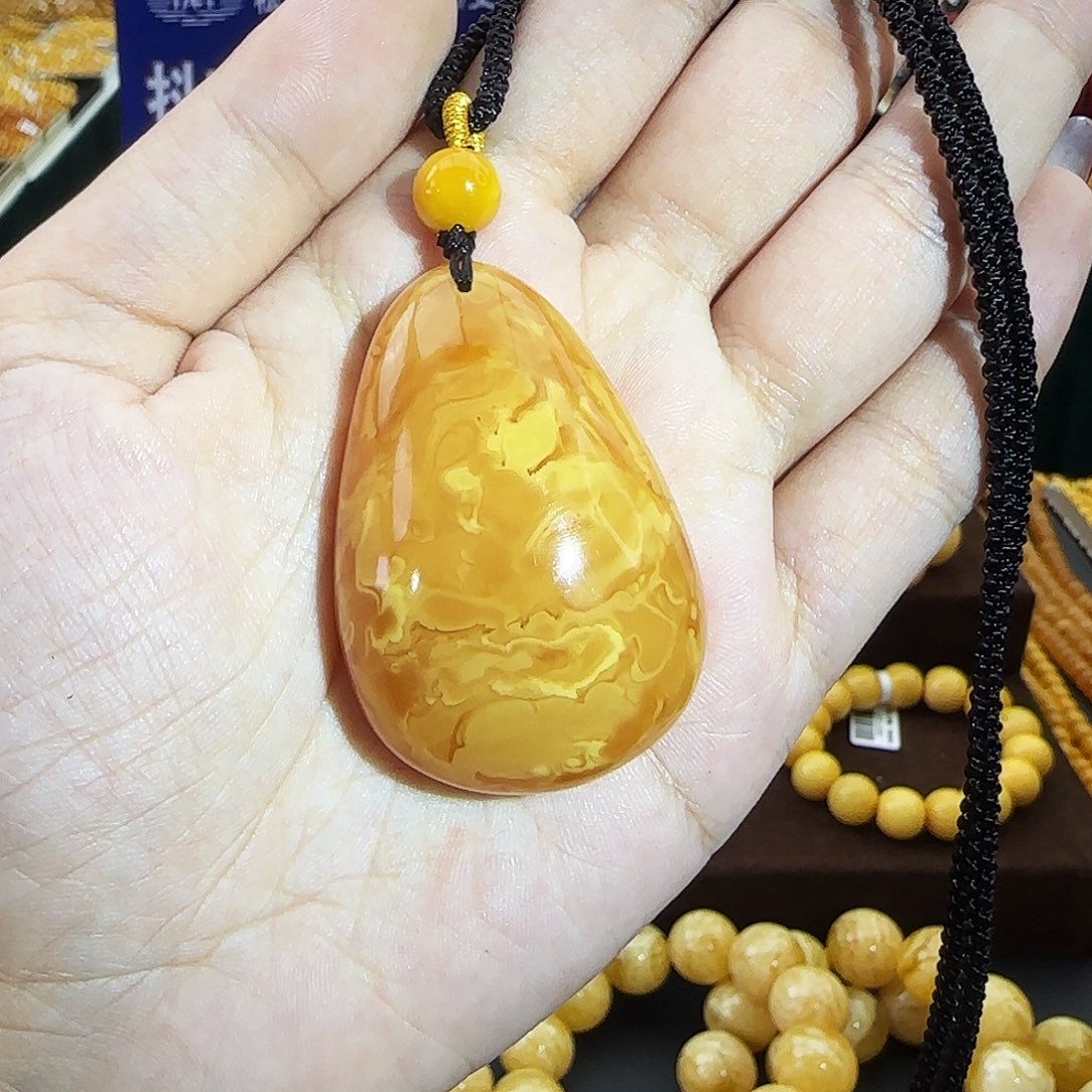 琥珀未镶嵌颈饰吊坠