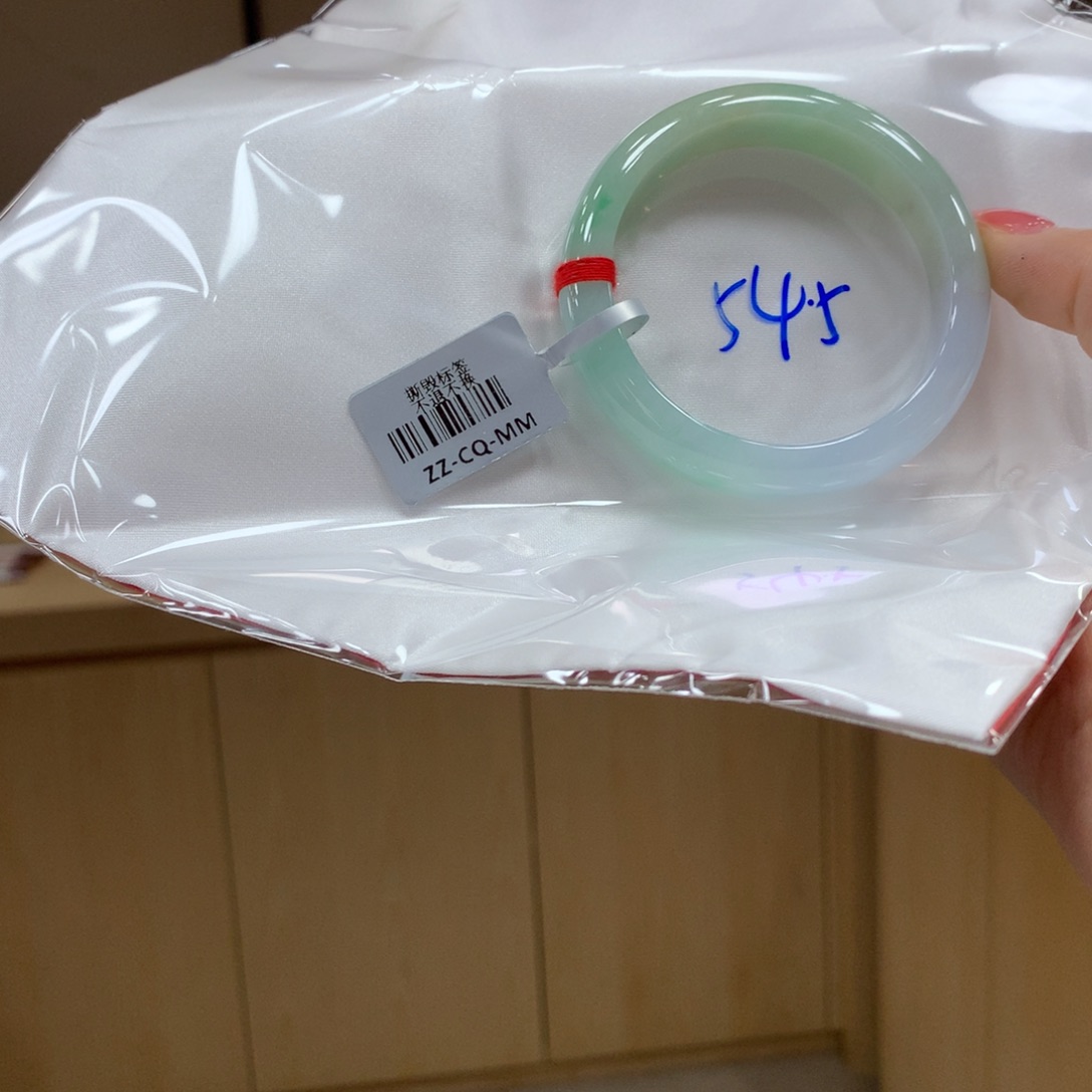 翡翠手镯未镶嵌不退不换