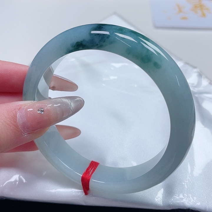 翡翠手镯未镶嵌缅甸