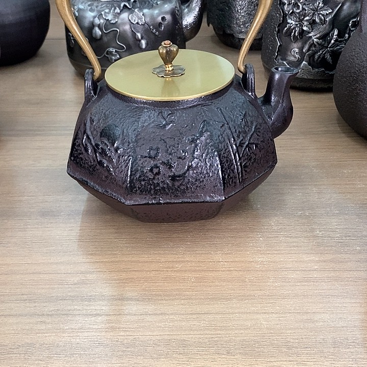 1八景方器铸铁壶1200毫升纯手工打造
