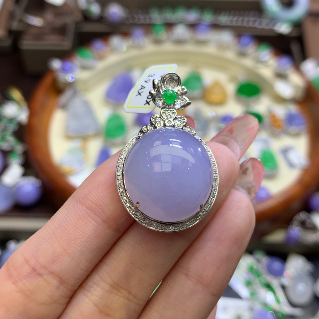 翡翠颈饰18K金镶嵌翡翠