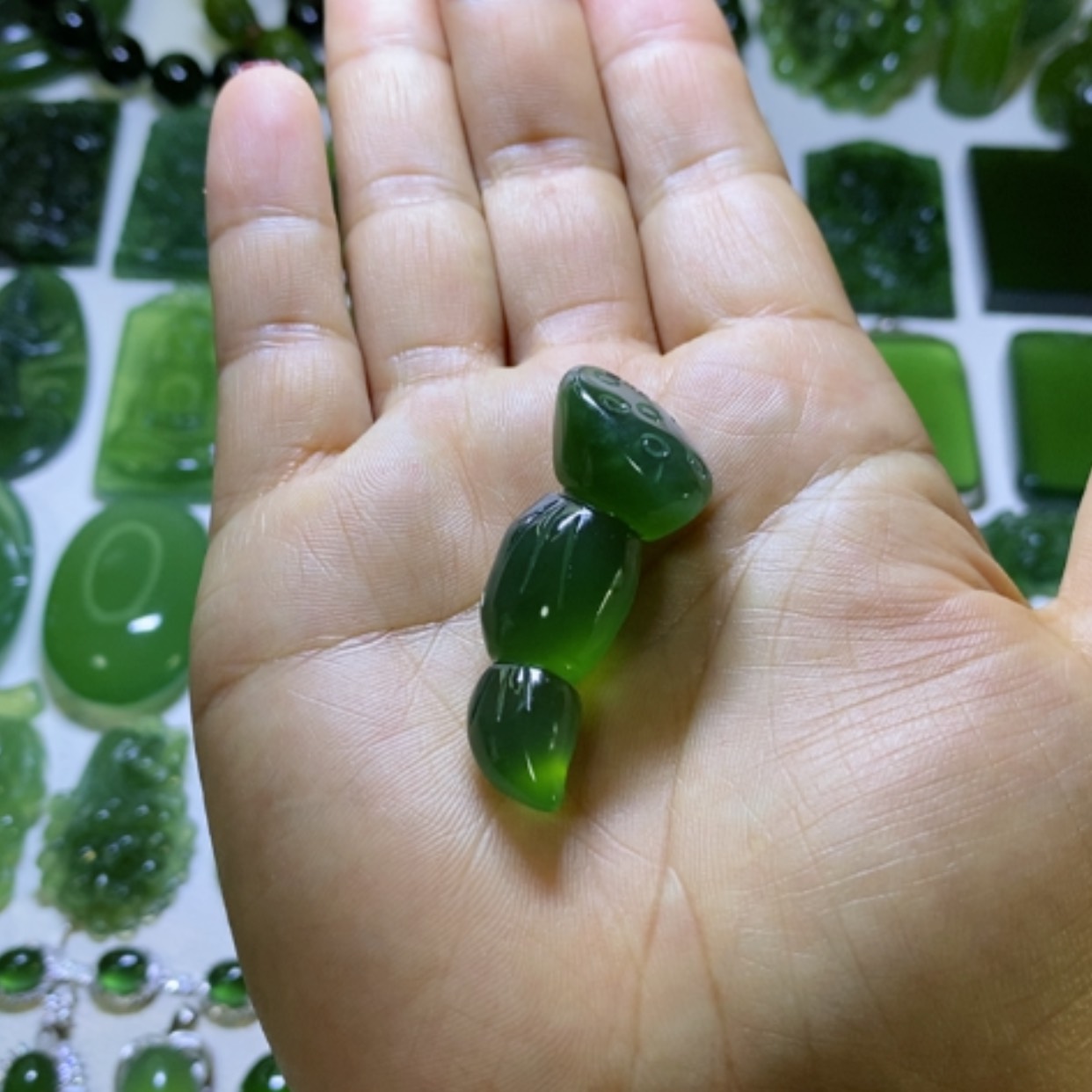 【闪购商品】蛇纹石玉颈饰未镶嵌