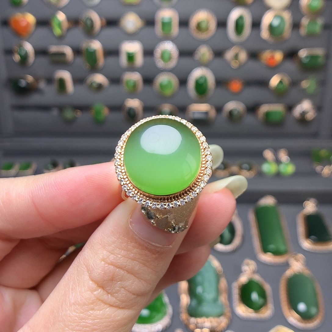 和田玉首饰18K金镶嵌