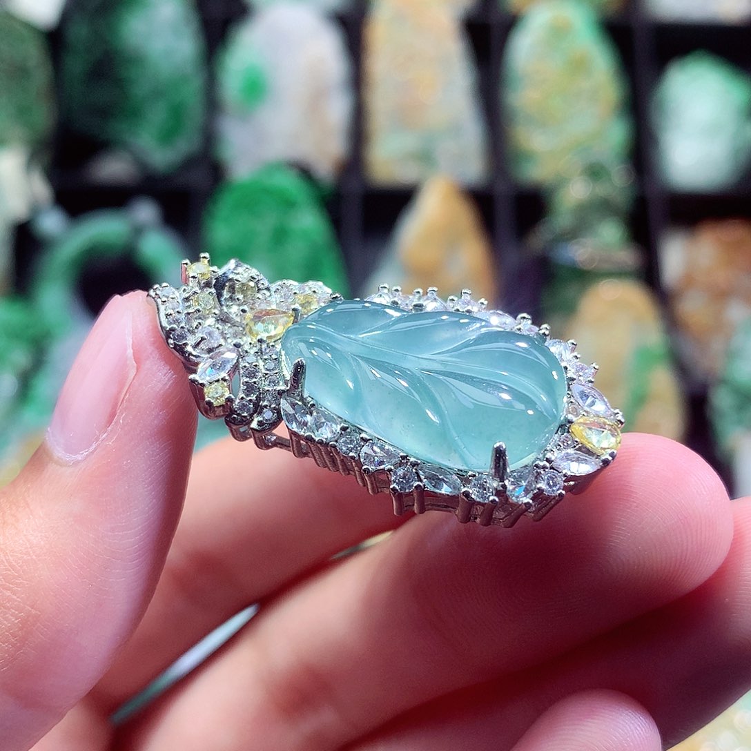 翡翠未镶嵌颈饰挂件