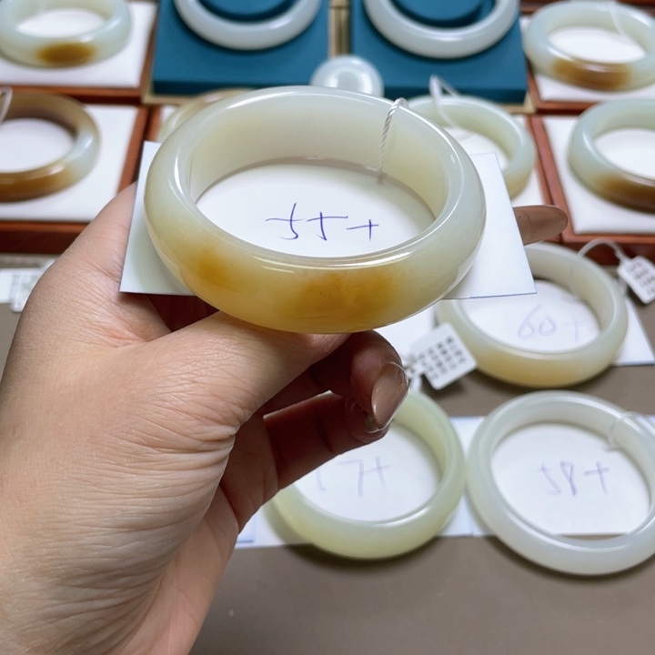 未镶嵌和田玉手链宁**远