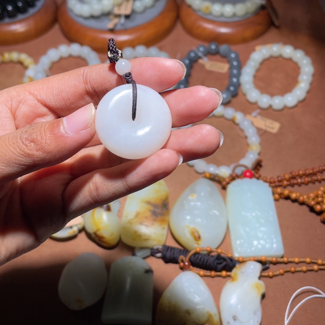 和田玉未镶嵌颈饰挂件