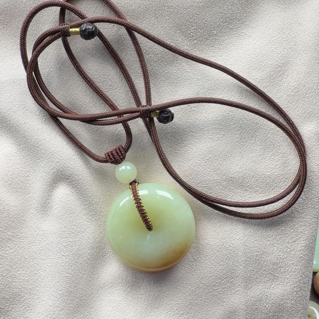 ****阳岫岩老玉（透闪石质玉）未镶嵌颈饰