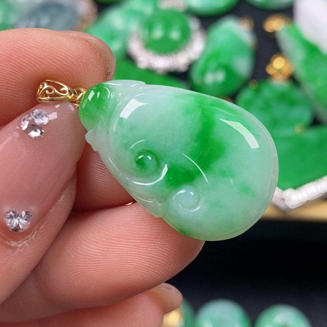 翡翠颈饰18K金镶嵌翡翠