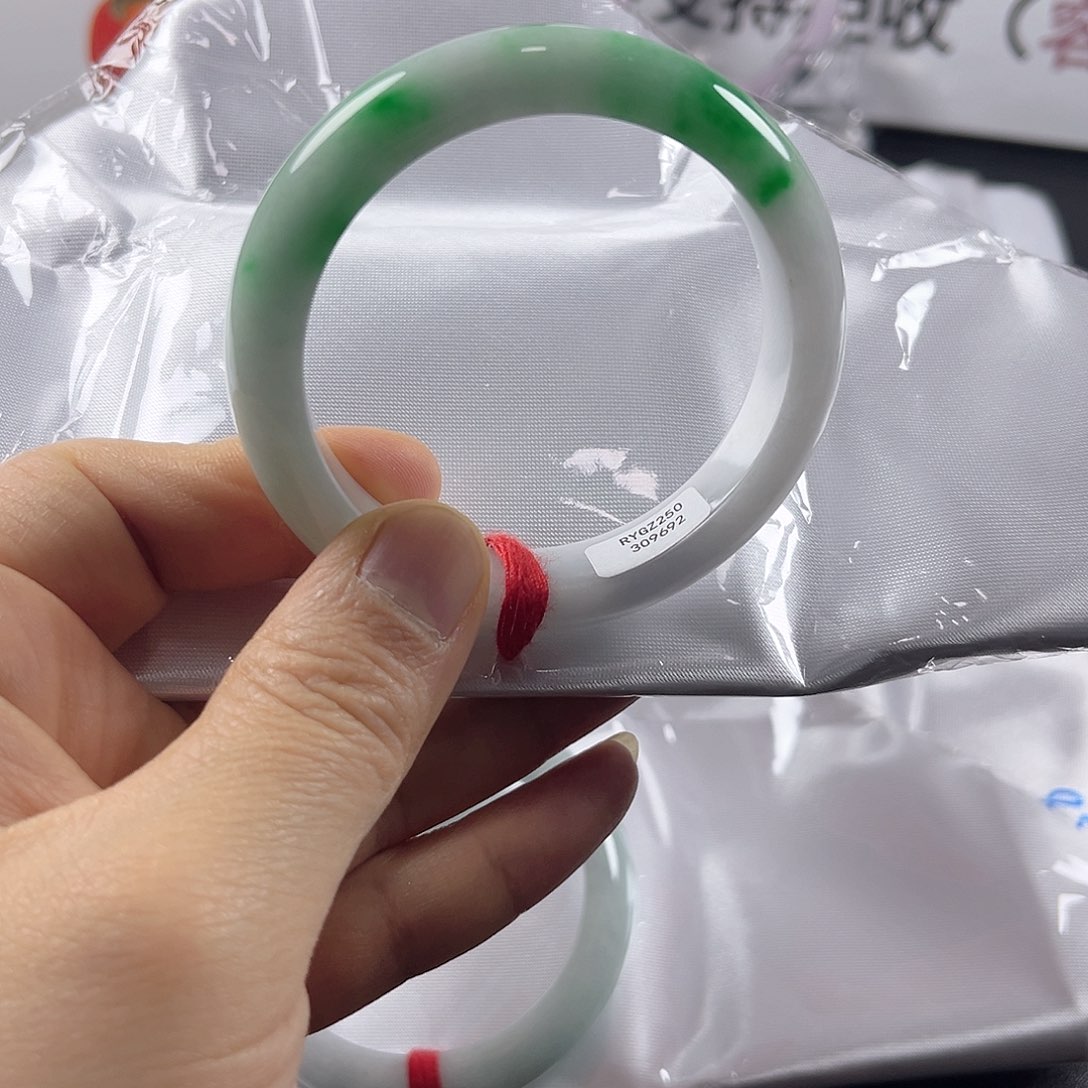 砖雕曦*姐以实物为准，拍哪个发哪个