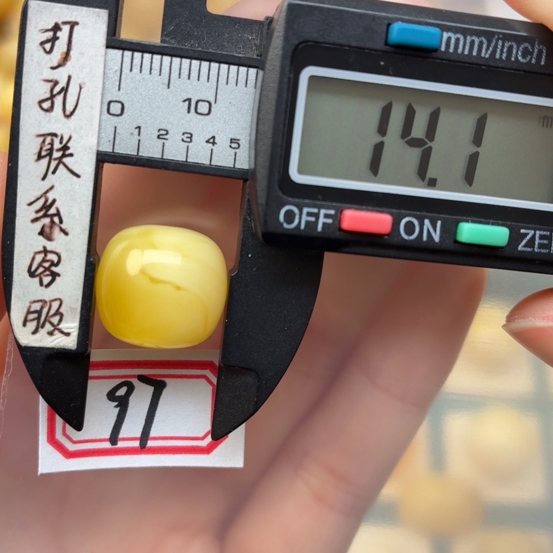 西***宇蜜蜡未镶嵌裸石蜜蜡