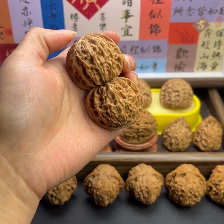 鲸****文玩核桃把件全品磨盘