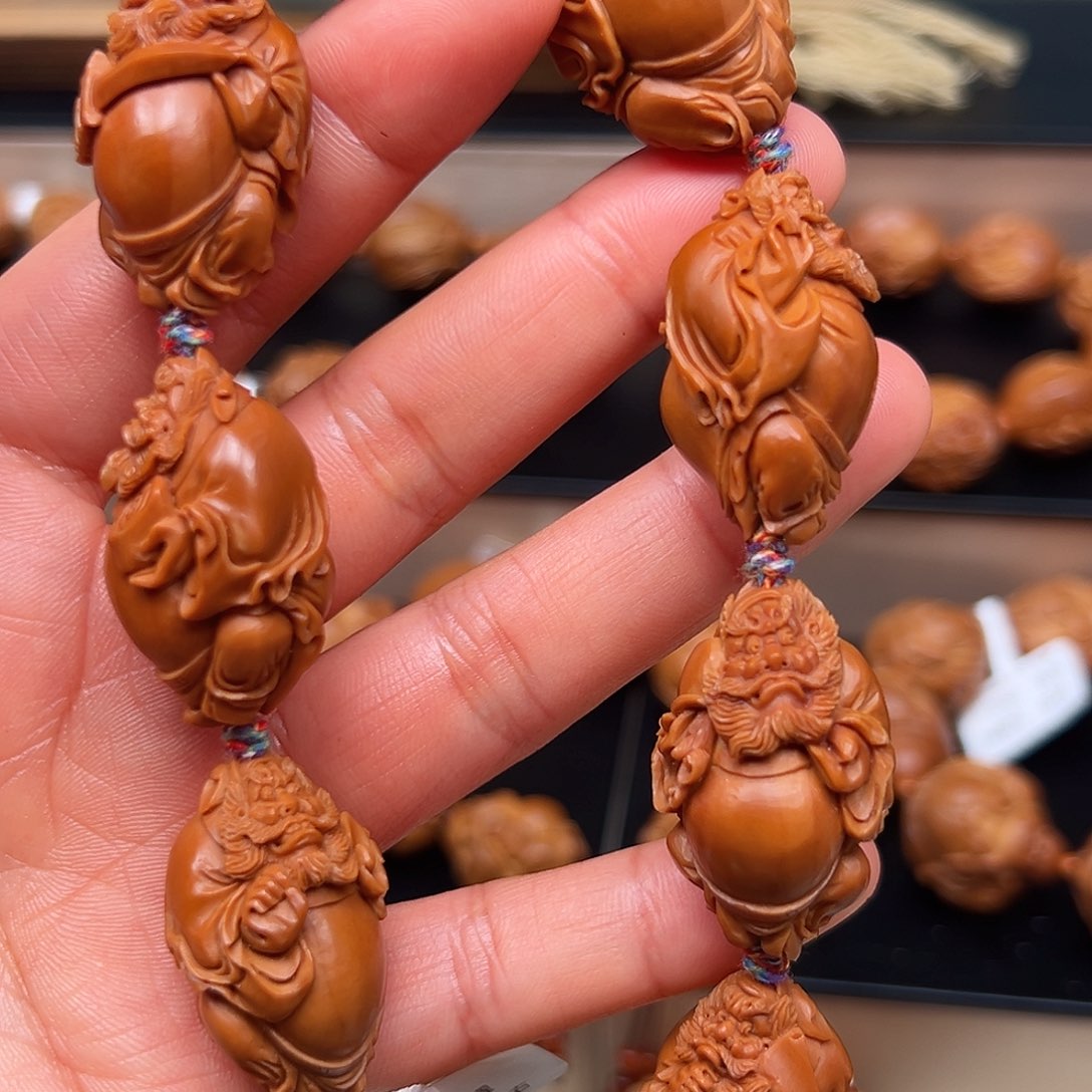 橄榄核吊坠钟馗手串