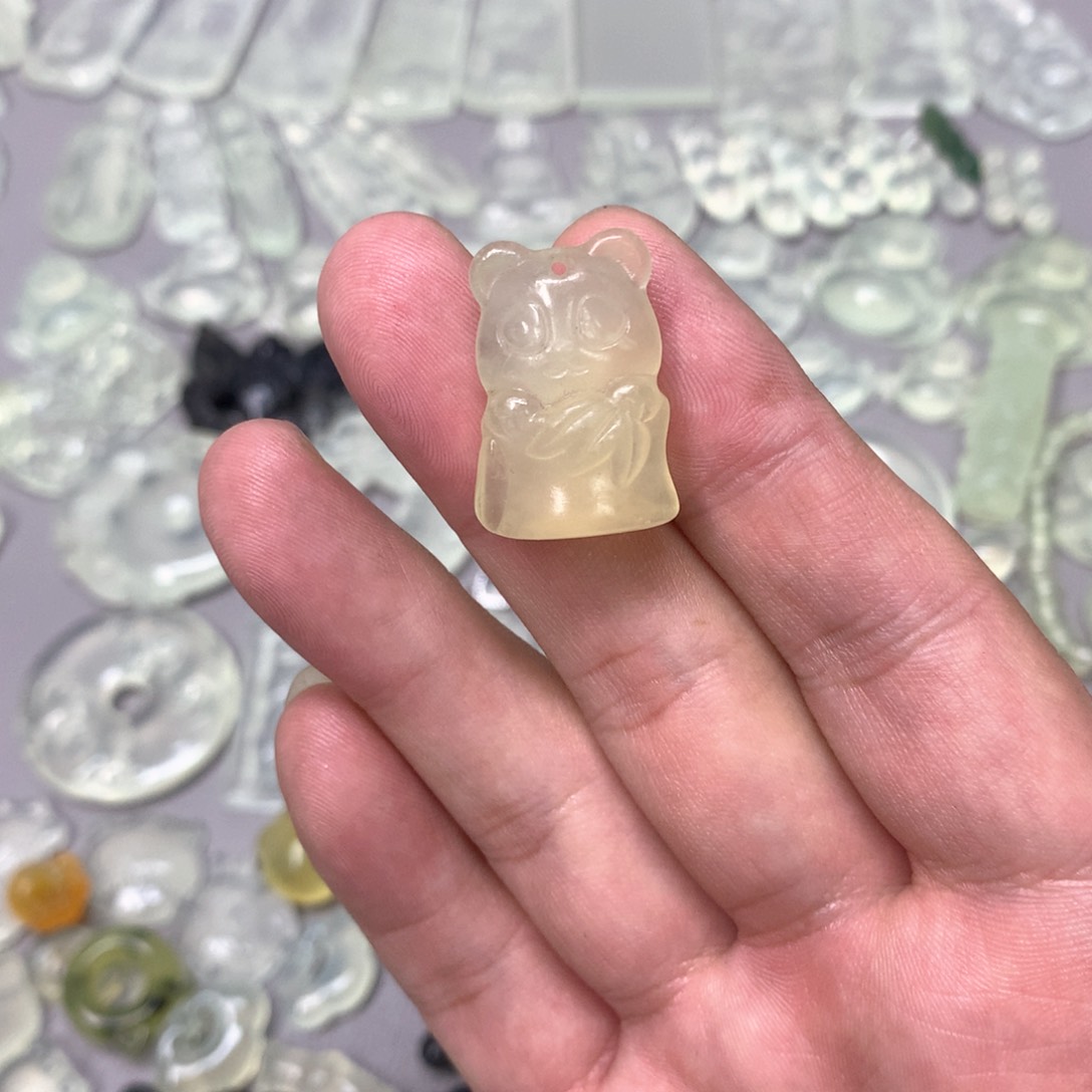 蛇纹石玉颈饰未镶嵌