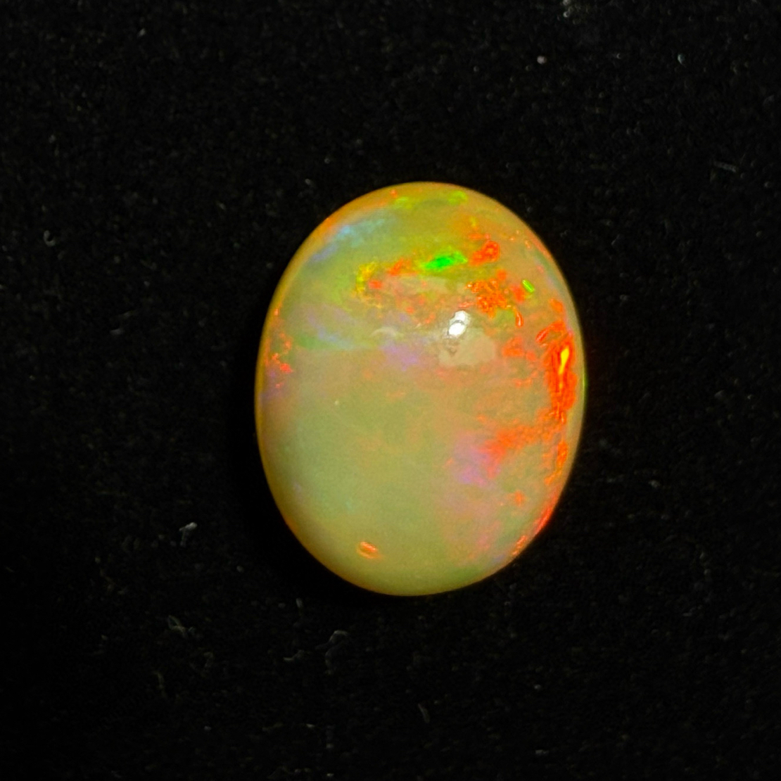 10.405ct天然彩欧泊裸石，尺寸17*13.4*8.6mm，颜色美艳，油画般色彩