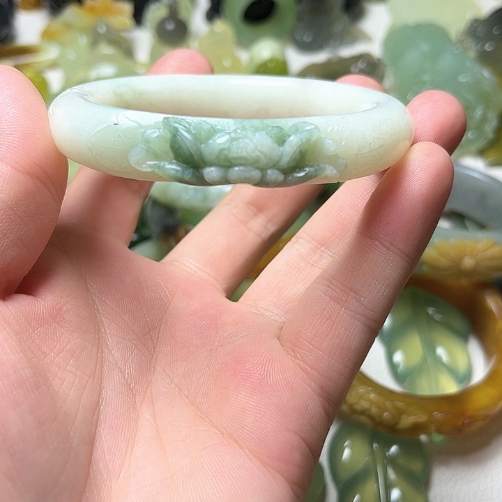 未镶嵌蛇纹石玉颈饰燃*燃