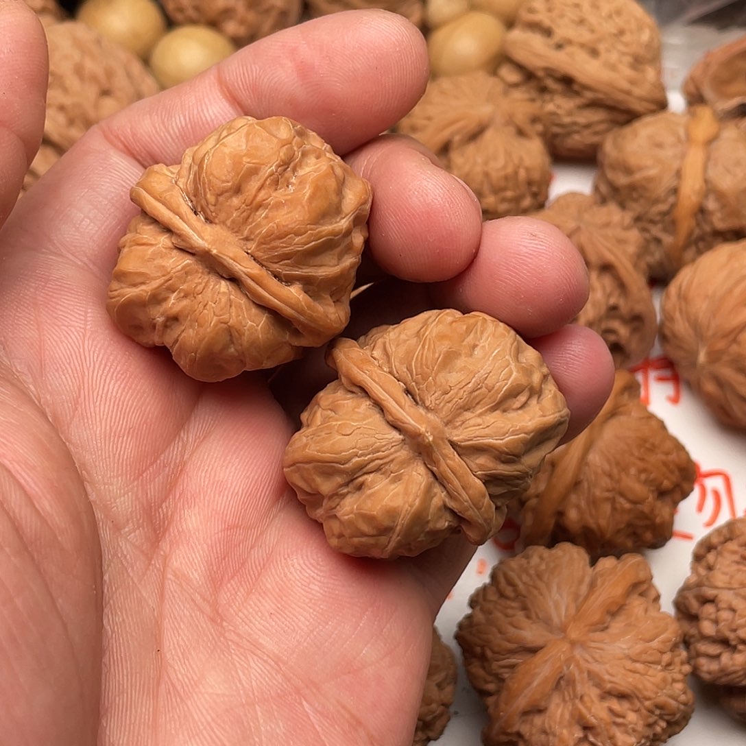 文玩核桃吊坠小**。蛤蟆