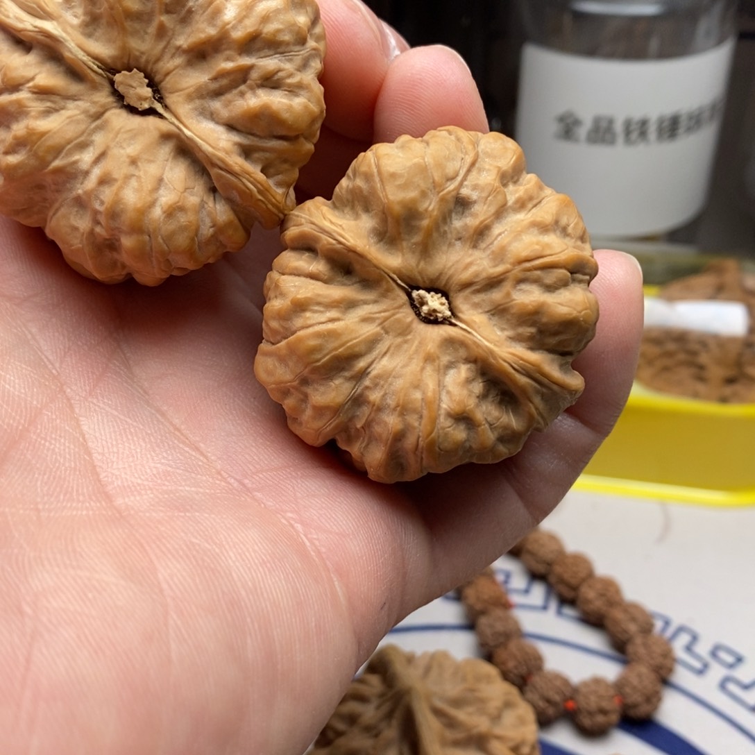 核桃把件局**。四一蛤蟆头