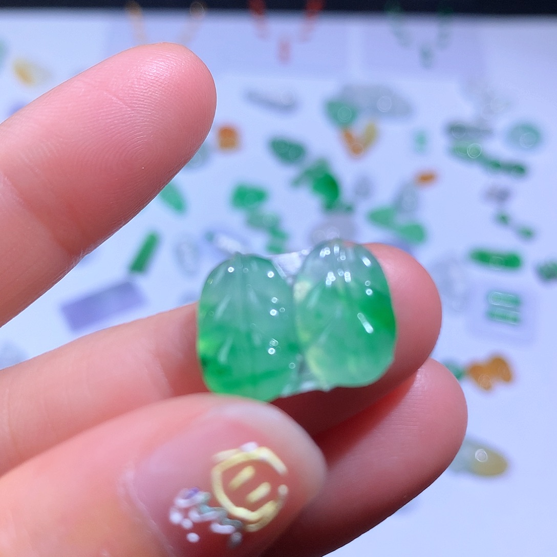 翡翠未镶嵌颈饰叶子