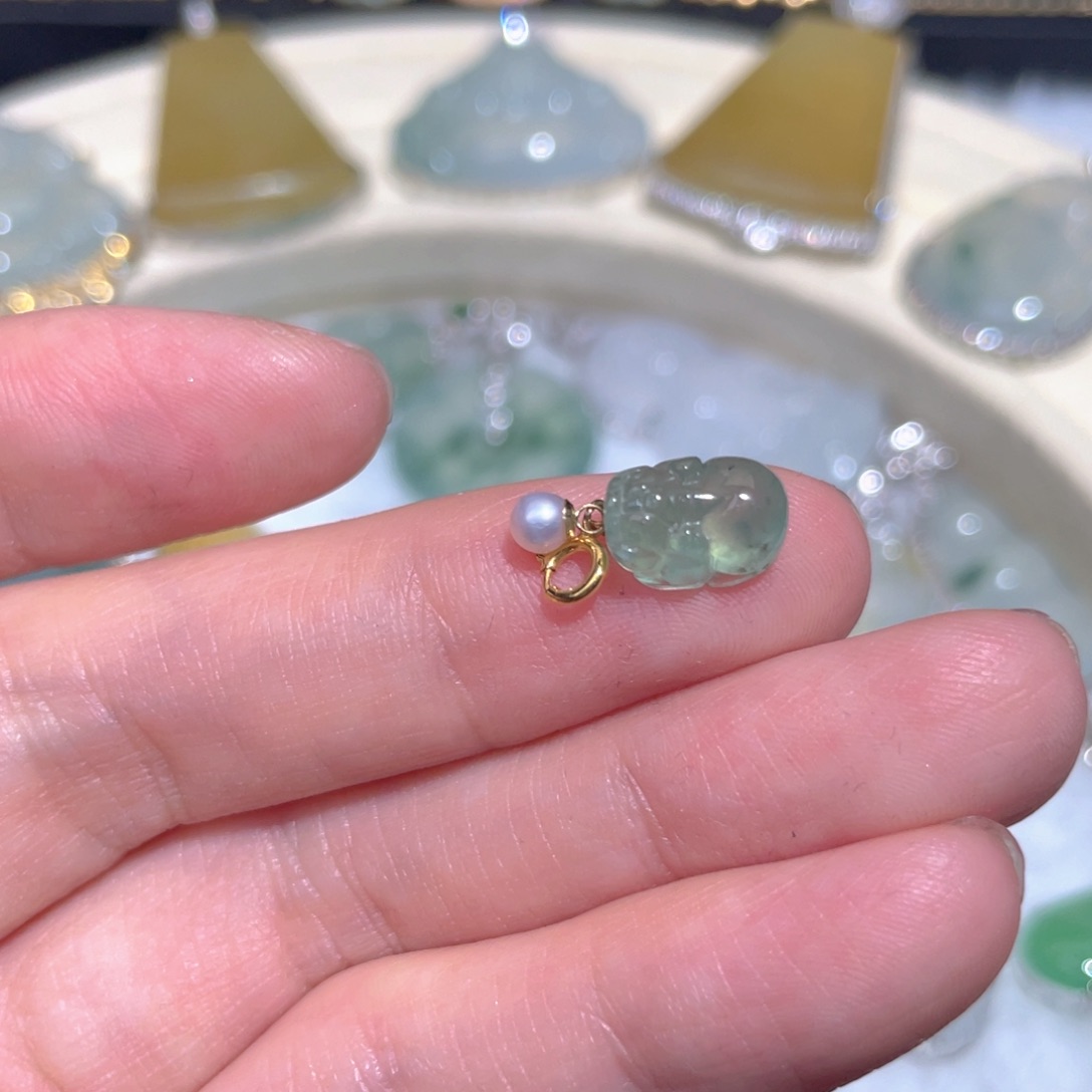 翡翠颈饰18K金镶嵌翡翠