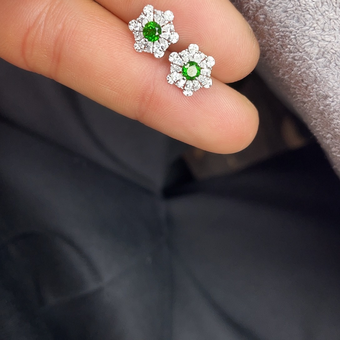 透辉石耳钉银S925镶嵌一对