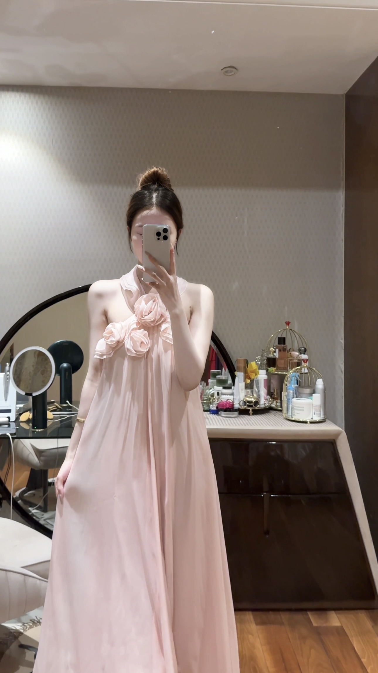 闪闪定制【玫瑰晨袍】粉色花朵挂脖新娘晨袍高级感宴会礼服长裙1003