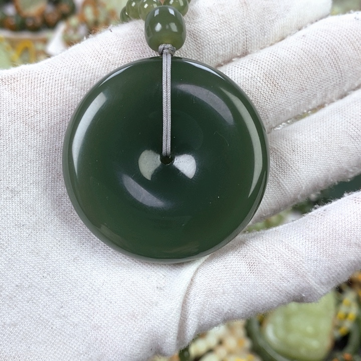 【闪购商品】透闪石质玉颈饰未镶嵌海*