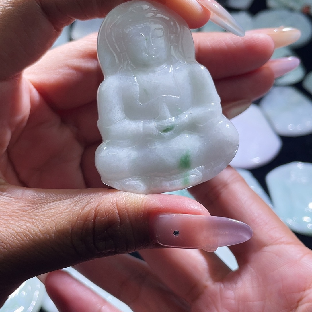 翡翠未镶嵌颈饰观音