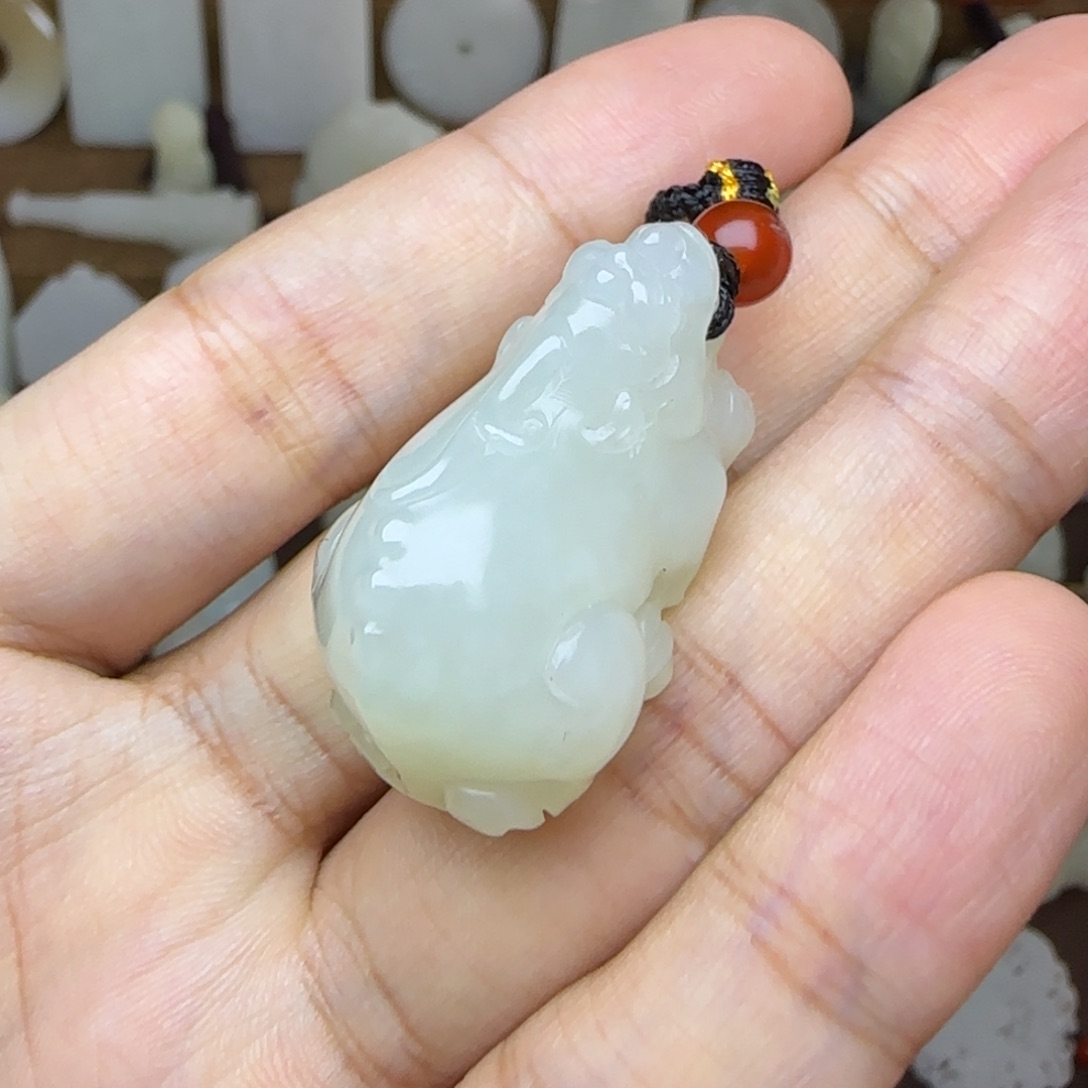 未镶嵌和田玉挂件貔貅