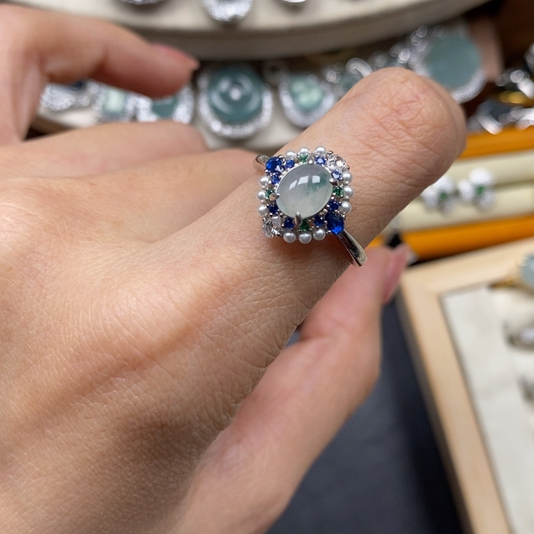 翡翠颈饰未镶嵌翡翠