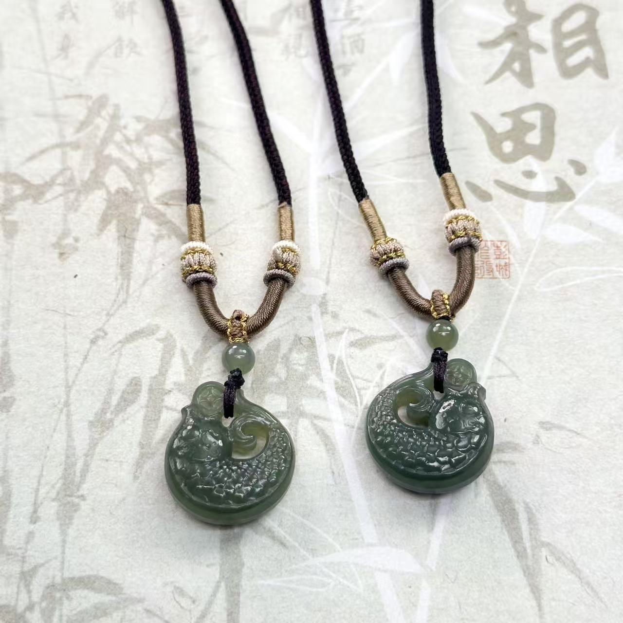 【A125】和田玉年年有余吊坠多样性发其一