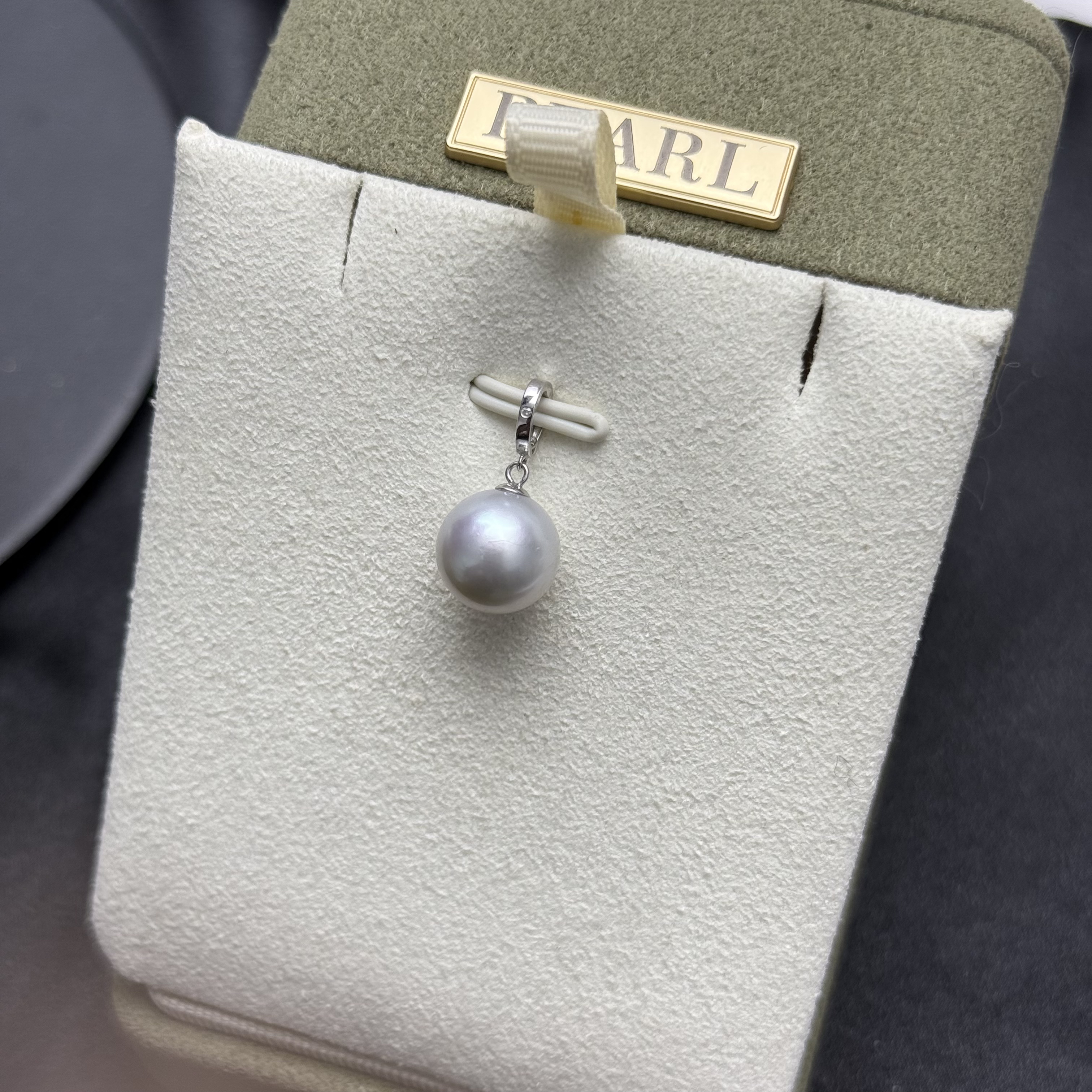 澳白吊坠18k钻石