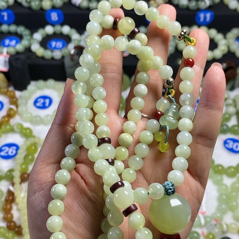 【闪购商品】蛇纹石玉手链未镶嵌处**学