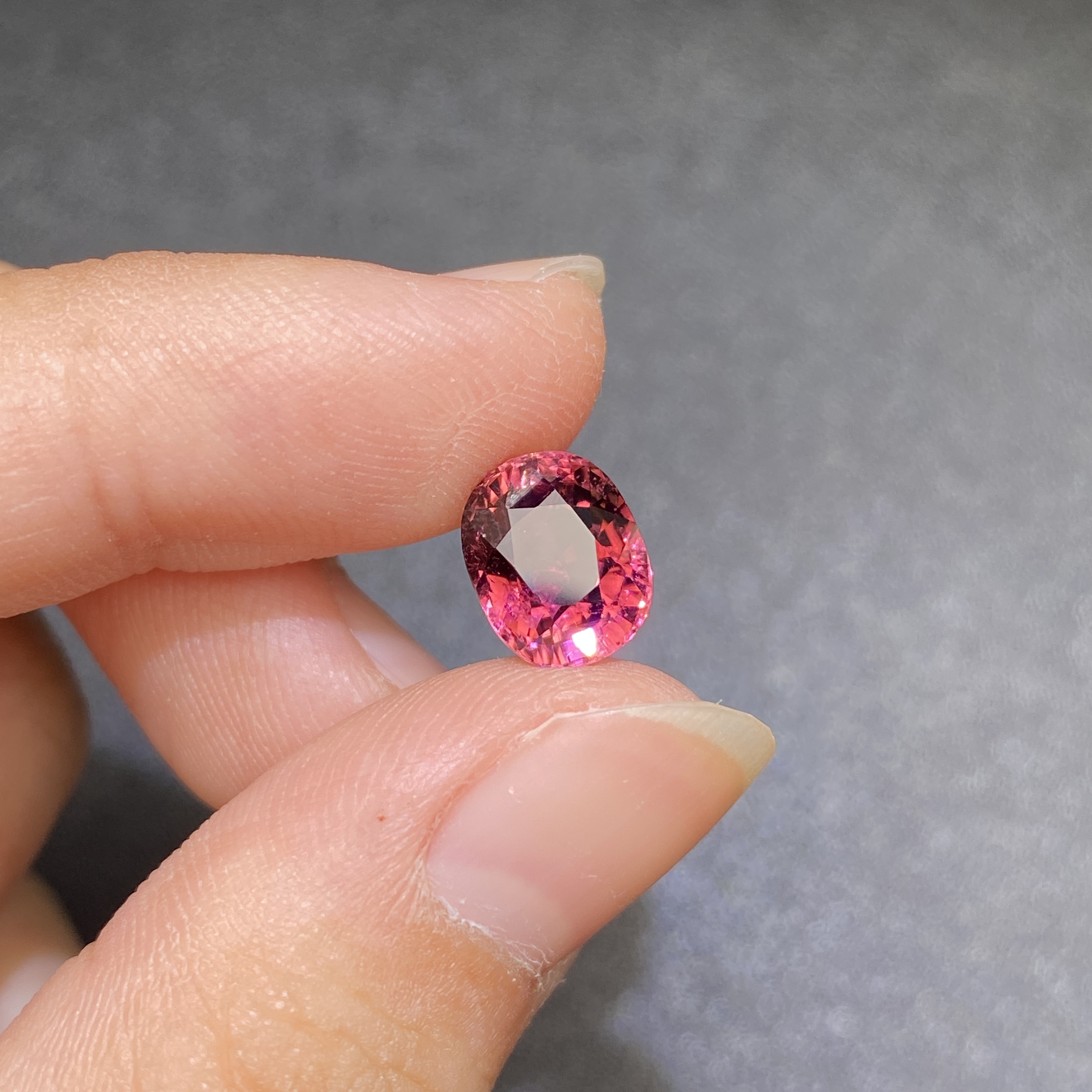 25M053 粉色碧玺2 .6克拉