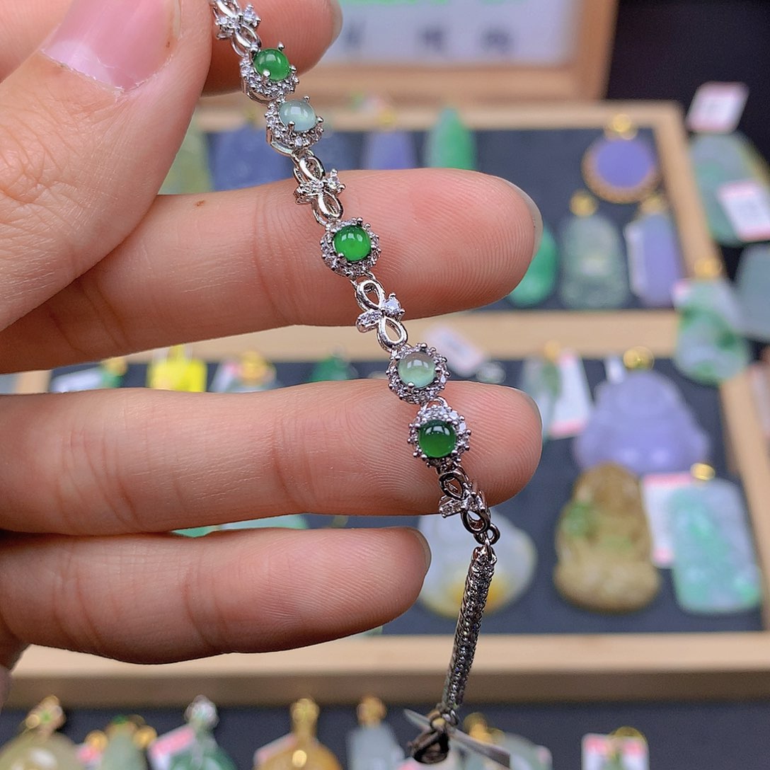 翡翠颈饰未镶嵌翡翠