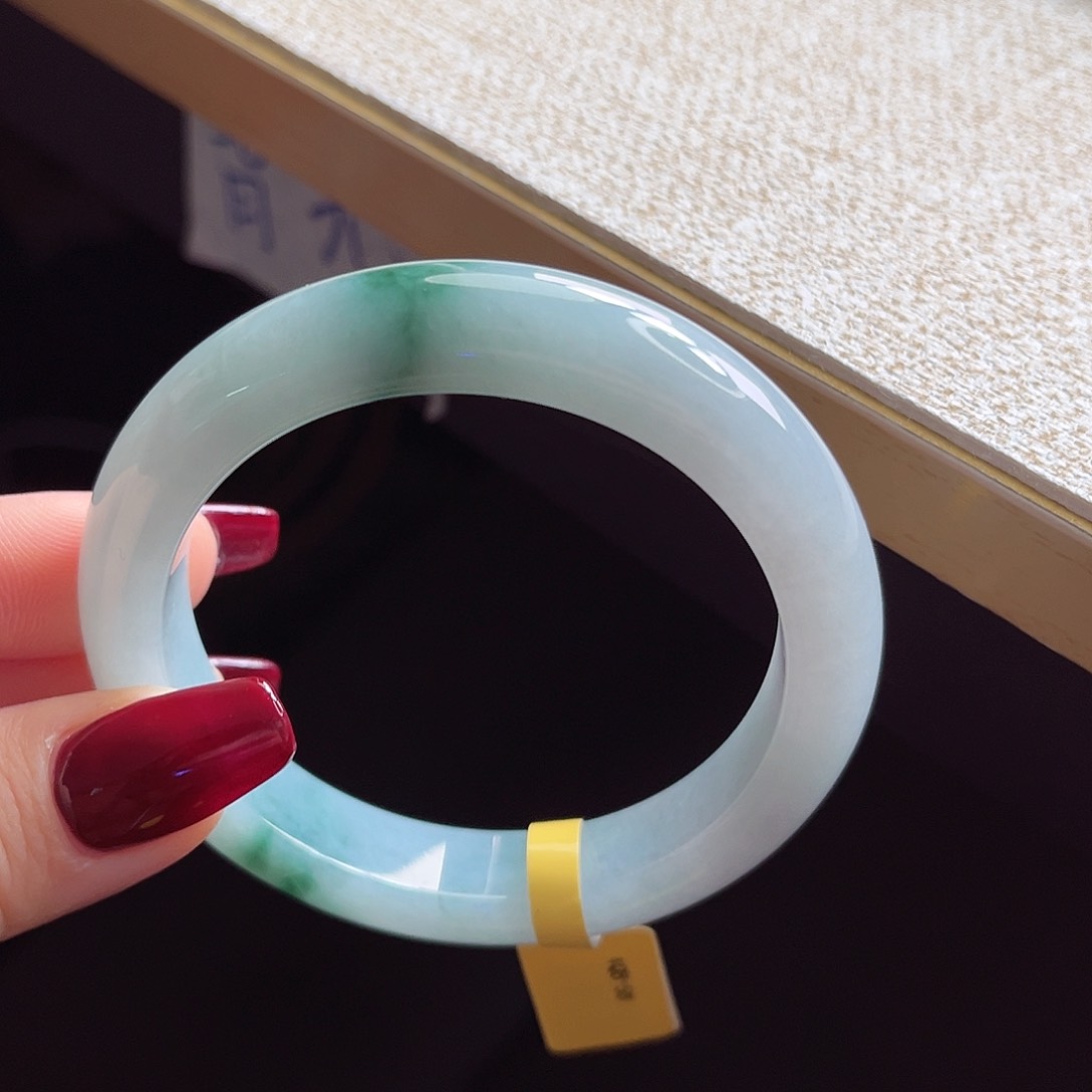 翡翠手镯未镶嵌手镯