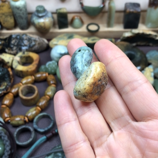 岫岩河磨玉（透闪石质玉）挂件未镶嵌