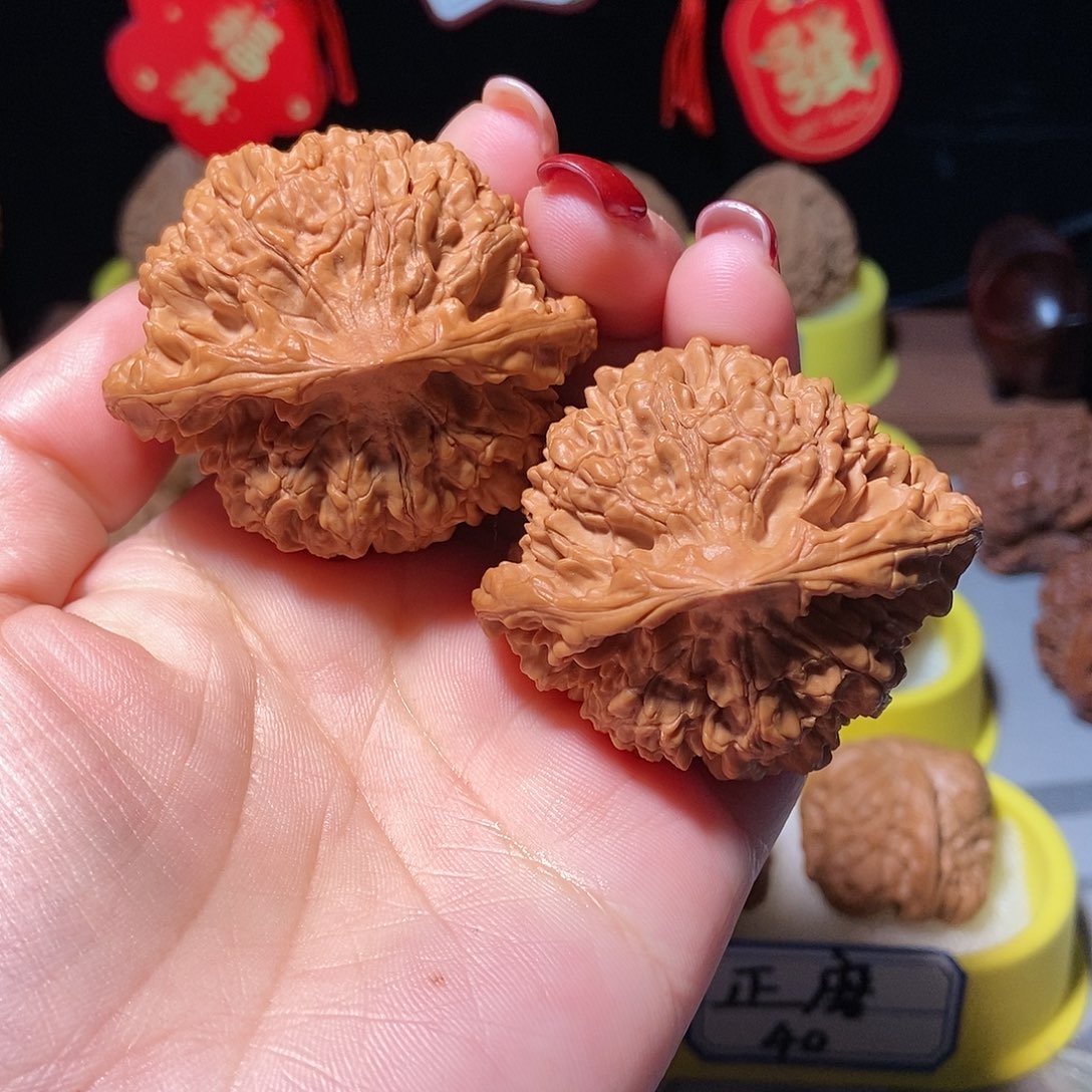 文玩核桃吊坠麒麟纹官帽