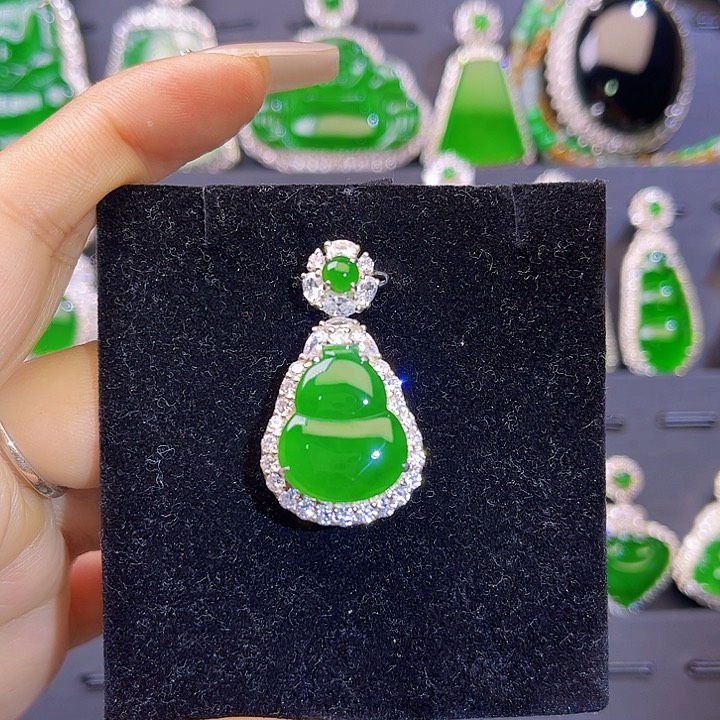翡翠颈饰未镶嵌葫芦