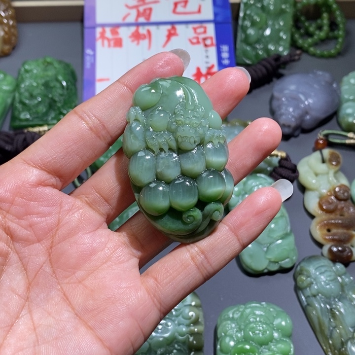 和田玉挂件未镶嵌风***人