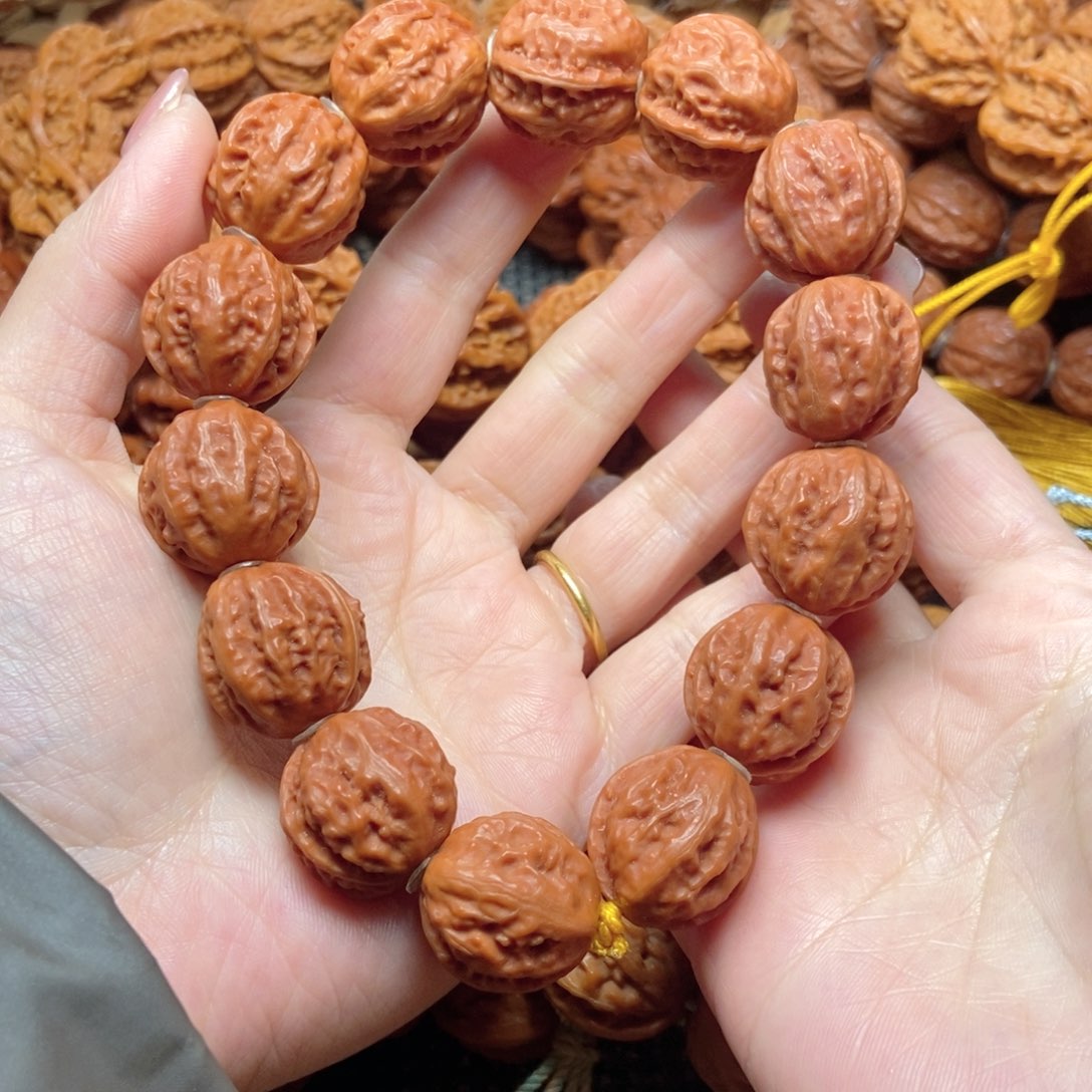 首***疯文玩核桃吊坠红皮粗筋手串