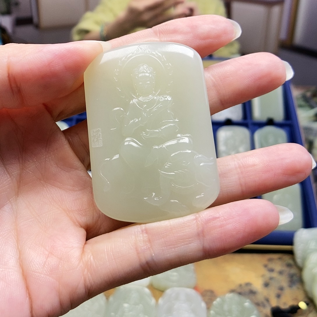 和田玉颈饰未镶嵌打****包