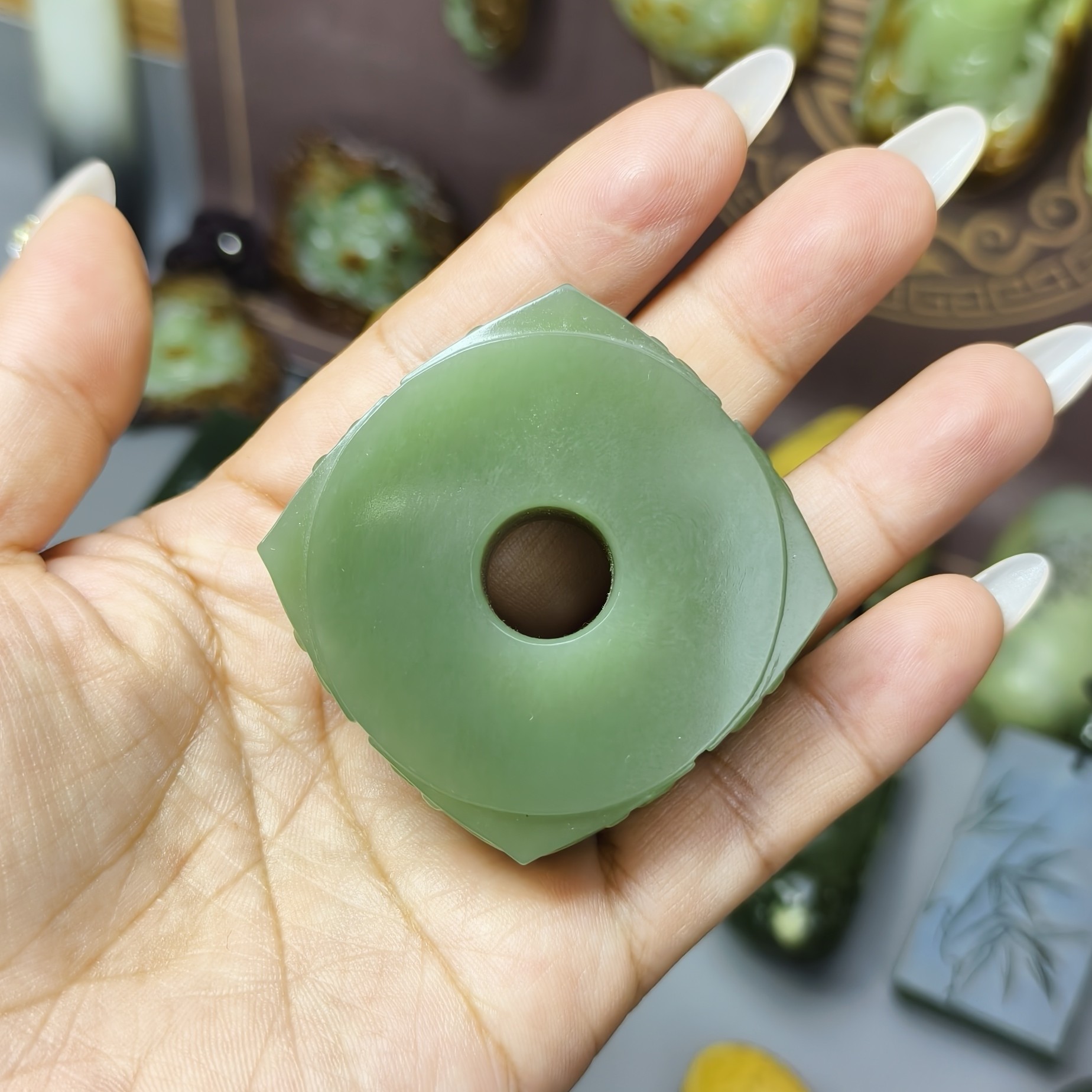 和田玉精品玉崇手把件